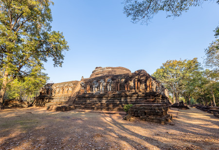 Wat Chang Rob, Kamphaeng Phet Historical Park, Thailandの写真素材