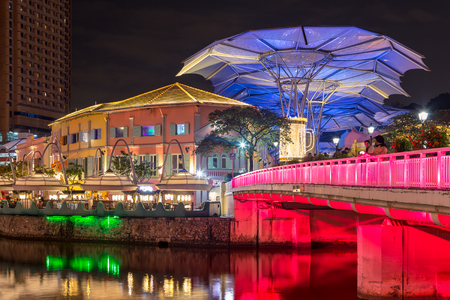 Singapore - December 3, 2016 : Clarke Quay is a historical riverside quay. Now, famous for dinner and night entertainment.のeditorial素材