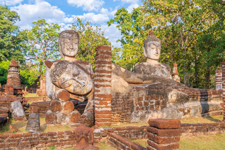 Group of Buddha statues at Wat Phra Kaeo temple in Kamphaeng Phet Historical Parkの写真素材