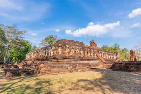 Wat Chang Rob temple in Kamphaeng Phet Historical Parkの写真素材