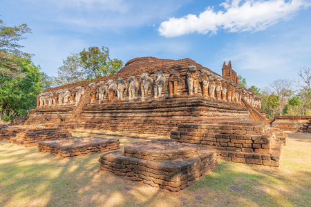 Wat Chang Rob temple in Kamphaeng Phet Historical Parkの写真素材