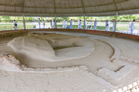 Vaishali,India - October 15, 2018 : Buddist pay respect to Buddha's ashes Stupa built by the Licchavisのeditorial素材