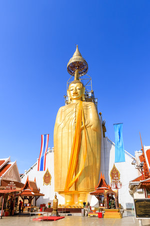 Bangkok, Thailand - December 17, 2018: Standing golden Buddha statue at Wat Intharawihan, one of the tallest in Thailandのeditorial素材
