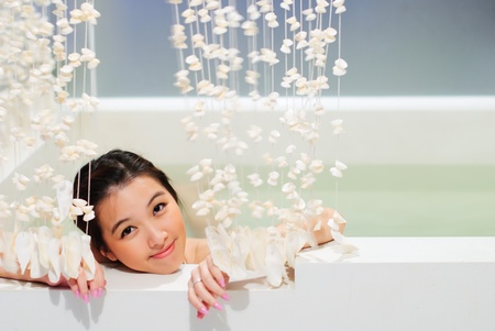Woman in bath tub
の写真素材