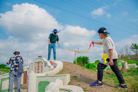 Chonburi, Thailand, 9, April, 2018: Chinese descendants cleaning tomb and offering prayers to ancestors during in Qingming Festival ,Tomb-Sweeping Dayのeditorial素材