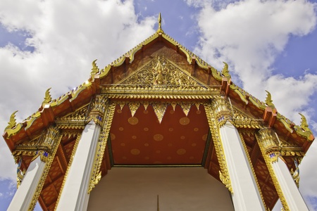 Pra-Chetupon temple is  famous for the beautiful architectures and the biggest laying golden Buddha...