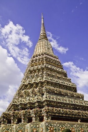 Pra-Chetupon temple is famous for the beautiful architectures and the biggest laying golden Buddha statue. Further there is a well-known thai massage school in the temple.の写真素材