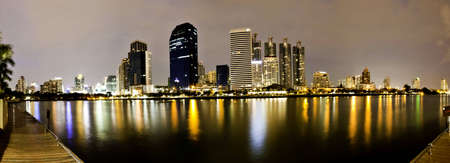 The beautiful panorama scene of Bangkok Landscape at night time shows the modernization of the capital.のeditorial素材
