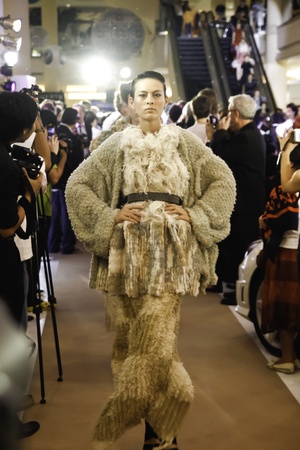 BANGKOK - MARCH 13: L'Officiel, the French fashion magazine, organizes the fashion show at Gaysorn Plaza on March 13, 2012 in Bangkok.のeditorial素材