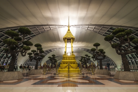 BANGKOK - OCTOBER 7 : The interior decoraton of Suvarnabhumi International Airport on October 7, 2012 in Bangkok Thailand. Suvarnabhumi International Airport is the national airport of Thailand located on the Bangkok the capital of Thailand.のeditorial素材