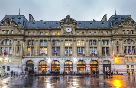 PARIS - OCTOBER 9 : Gare Saint-Lazare on October 9, 2012 in Paris. Paris Saint-Lazare through which transit 400,000 travellers a day is one of the six large train stations of Paris. The respect for the architecture is essential as the Gare St Lazare is inのeditorial素材
