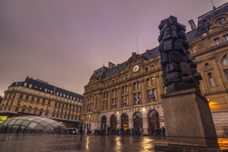 PARIS - OCTOBER 9 : Gare Saint-Lazare on October 9, 2012 in Paris. Paris Saint-Lazare through which transit 400,000 travellers a day is one of the six large train stations of Paris. The respect for the architecture is essential as the Gare St Lazare is inのeditorial素材