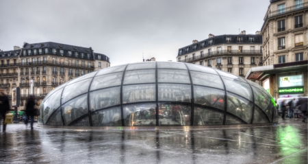 PARIS - OCTOBER 9 : Gare Saint-Lazare on October 9, 2012 in Paris. Paris Saint-Lazare through which transit 400,000 travellers a day is one of the six large train stations of Paris. The respect for the architecture is essential as the Gare St Lazare is inのeditorial素材