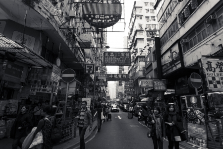 HONGKONG - JANUARY 8 : The street view of people on the daily life at Kaoloon on 8 January 2013 in Hong Kong. Kaoloon Hong Kong is one of city of high density in population in the world.のeditorial素材