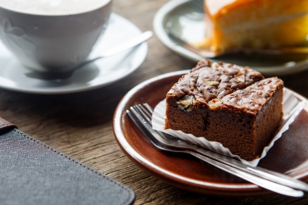 chocolate cakeon grunge wood backgroundの写真素材