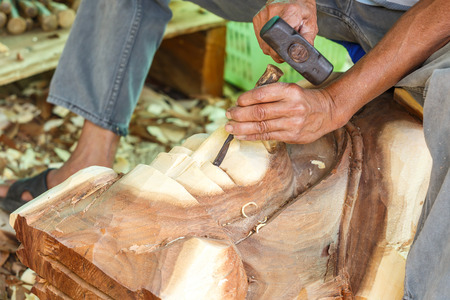 Hand of carver carving woodの写真素材