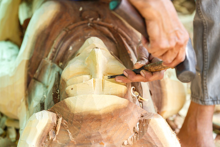 Hand of carver carving woodの写真素材
