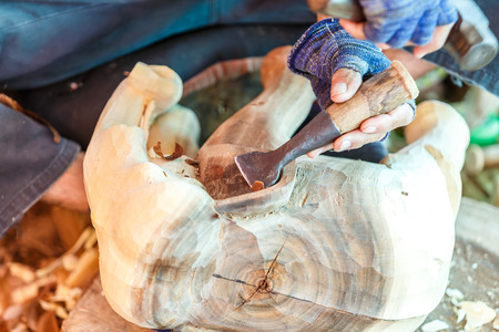 Hand of carver carving woodの写真素材