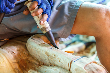 Hand of carver carving woodの写真素材