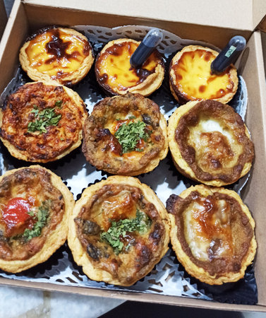 Egg tart in a cardboard box on a table. Top viewの写真素材