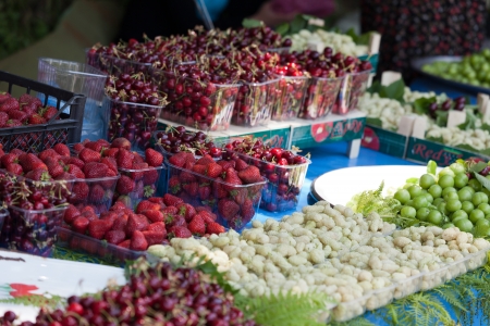  Fresh  Fruit  At A Street Marketのeditorial素材