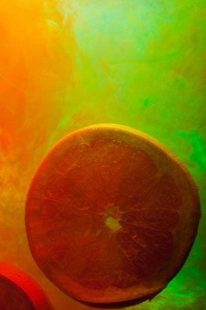 slice oranges in waterの写真素材