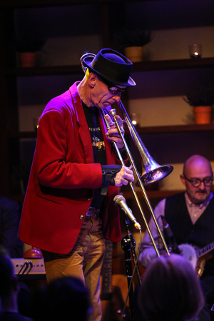 CRACOW, POLAND - OCTOBER 30, 2015: Boba Jazz Band playing live music at The Cracow Jazz All Soulsâ Day Festival in Jaszczury Club. Cracow. Polandのeditorial素材
