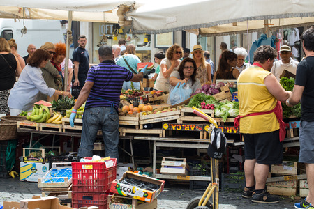 Fresh fruits and vegetables for sale in Campo de Fiori, famous outdoor market in central Rome.のeditorial素材