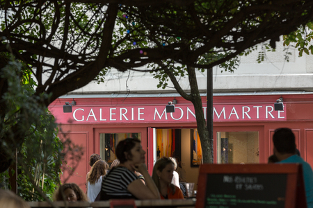 Montmartre in Paris. Montmartre area is most popular destinations in Paris, has lots of cozy cafes, restaurants, bistros, night clubs and artistic studios.のeditorial素材