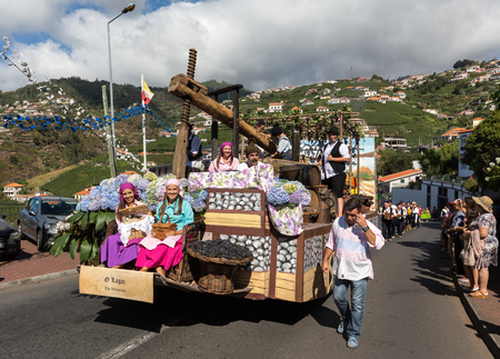 ESTREITO DE CAMARA DE LOBOS, PORTUGAL - SEPTEMBER 10, 2016: People wearing in traditional costumes at Madeira Wine Festival in Estreito de Camara de Lobos, Madeira, Portugal. The Madeira Wine Festival honors the grape harvest with a celebration of traditiのeditorial素材