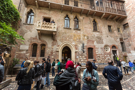 VERONA, ITALY - MAY 1, 2016: Tourists below the balcony in the Casa di Giulietta (Juliet's House), Via Cappello, Verona, Italyのeditorial素材