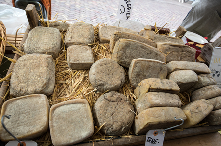 ALKMAAR,  NETHERLANDS - APRIL 21, 2017: Dutch cheese on a street market in Alkmaar. Netherlandsのeditorial素材