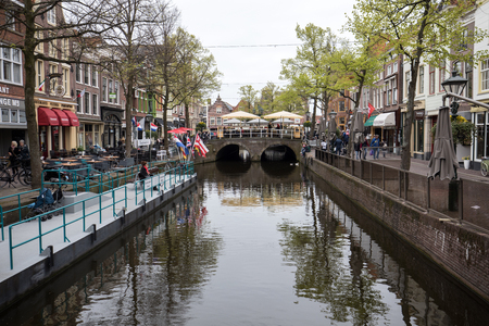 ALKMAAR,  NETHERLANDS - APRIL 21, 2017: Historic 17th century gabled houses at Mient canal, central Alkmaar, Netherlandsのeditorial素材