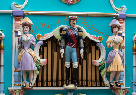 ALKMAAR, THE NETHERLANDS - APRIL 21, 2017: Traditional street organ, Langestraat, Alkmaar, North Holland, Netherlandsのeditorial素材