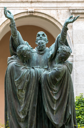 Monte Cassino, Italy - June 17, 2017: The entrance cloister of Monte Cassino Abbey and the death of Saint Benedict Statue. Italyのeditorial素材
