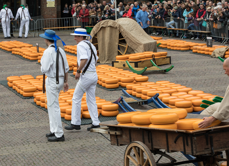 ALKMAAR, THE NETHERLANDS - APRIL 21, 2017: Typical cheese market in the city of Alkmaar in Netherlands, one of the only four traditional Dutch cheese markets still in existence and one of the country's most popular tourist attractions. のeditorial素材