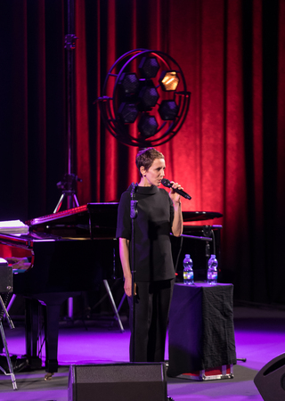 Cracow, Poland - April 26, 2018: The performance of the American jazz vocalist Stacey Kent with her accompanying quartet on the Kijow.Centre stage in Krakow, Poland. It is a concert in the cycle - The World of Great Music organized by the Cracovia Music Aのeditorial素材