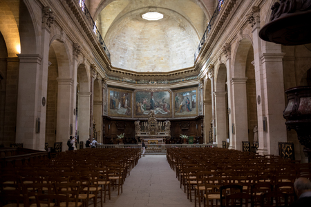 Bordeaux, France - September 9, 2018: Interior of Eglise Notre Dame, Bordeaux, Gironde department, Franceのeditorial素材