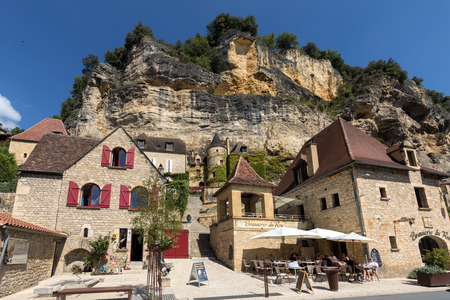 La Roque-Gageac, Dordogne, France - September 7, 2018: La Roque-Gageac scenic village on the Dordogne river, Franceのeditorial素材
