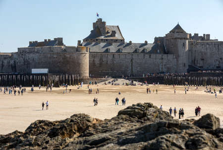 St Malo, France - September 15, 2018: Romantic walk of people before sunset on the picturesque beach of Saint Malo. Brittany, Franceのeditorial素材