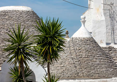 Stone roofs of Trulli Houses in Alberobello; Italy. The style of construction is specific to the Murge area of the Italian region of Apulia (in Italian Puglia). Made of limestone and keystone.の素材 [FY310178029796]