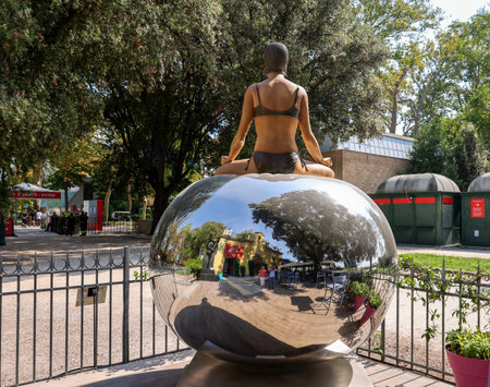 Venice, Italy - September 6, 2022: 59th Venice Art Biennale in Venice. Bronze sculpture Justice by Carole A. Feuerman.のeditorial素材