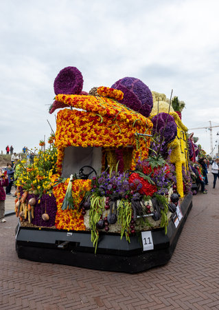 Noordwijk, Netherlands - April 22, 2023: Spectacular flower covered floats in the Bloemencorso Bollenstreek the annual spring flower parade from Noordwijk to Haarlem in the Netherlands.のeditorial素材