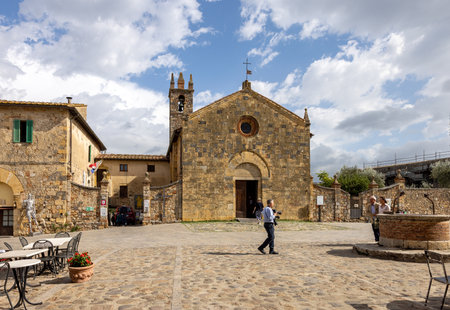 Monteriggioni, Italy - Sept 17, 2022: Old Church of Holy Mary of the Assumption in Monteriggioni village in Tuscany near Siena. Italyのeditorial素材
