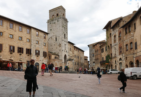 San Gimignano, Italy - Sept 17, 2022: Piazza della Cisterna in San Gimignano, Tuscany, Italyのeditorial素材