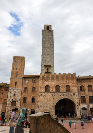 San Gimignano, Italy - Sept 17, 2022: Palazzo Vecchio del Podesta and the Rognosa Tower, also known as the Clock Tower or Podesta Tower in Piazza del Duomo in San Gimignano.のeditorial素材