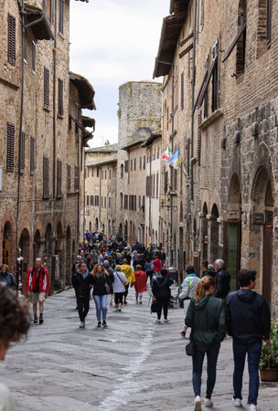 San Gimignano, Italy - Sept 17, 2022: Crowds of tourists on Via San Giovanni in the medieval town of San Gimignano. Tuscany, Italyのeditorial素材
