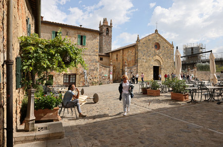 Monteriggioni, Italy - Sept 17, 2022: Piazza Roma in Monteriggioni medieval walled town. Tuscany, Italyのeditorial素材
