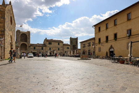 Monteriggioni, Italy - Sept 17, 2022: Piazza Roma in Monteriggioni medieval walled town. Tuscany, Italyのeditorial素材
