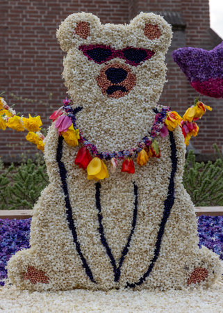 Noordwijkerhout, Netherlands - April 21, 2023: Panda bear made of white hyacinths presented before the evening illuminated Flower Parade Bollenstreek in Noordwijkerhoutのeditorial素材